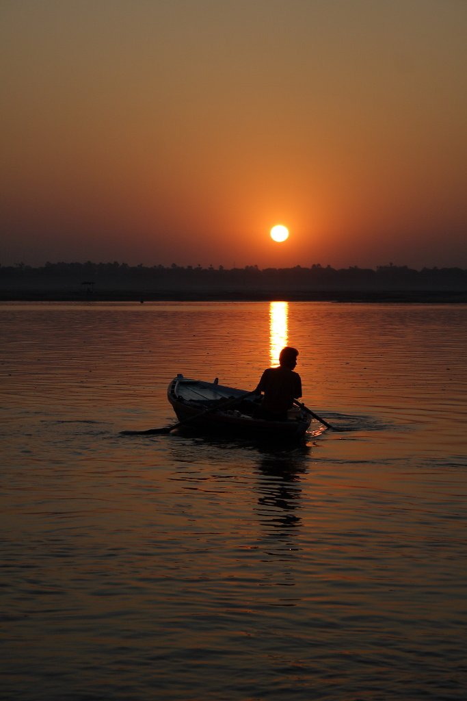 07-Sunrise over the Ganges.jpg - Sunrise over the Ganges